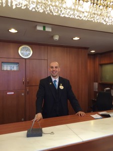 Stefan Pfanner, Rezeptionist im Hotel City Central